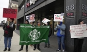 Nhân viên Starbucks tại Mỹ đình công đòi tăng lương