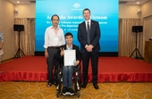 Chàng trai ngồi xe lăn giành học bổng du học Australia