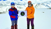 2 phụ nữ chinh phục ngọn núi lạ để gây quỹ cho trẻ em gái