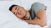 Bịt miệng khi ngủ, lợi hay hại, rủi ro là gì