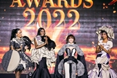 Hoa hậu H Hen Niê, Á hậu và Hoa hậu Siêu quốc gia 2022 trình diễn thời trang chất liệu dân tộc