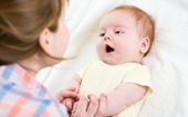 Nguyên nhân và cách cải thiện khi trẻ sơ sinh bị lạnh tay chân
