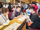 Có nên sử dụng dịch vụ nộp đơn xin visa du học Mỹ