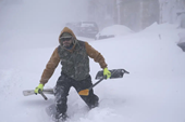 Bão tuyết kỷ lục khiến bang Mỹ cảnh báo dân ở nhà, giữ mạng sống