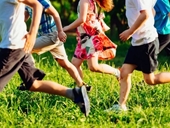 Nghiên cứu mới phát hiện trẻ chạy chơi nhiều sẽ ít bị bệnh