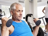 4 thói quen tuổi 50 cần tránh khi tập thể dục