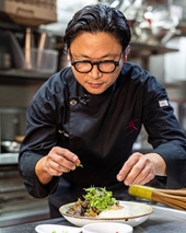 Đầu bếp Australia gốc Việt Luke Nguyễn và hành trình quảng bá ẩm thực Việt ra thế giới
