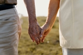 Tuổi 70 đi đăng ký kết hôn