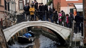 Chuyện lạ Những dòng kênh ở Venice trơ đáy, du khách mắc kẹt trên bờ