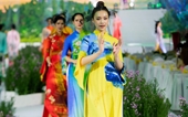 Vẽ hình ảnh “Việt Nam gấm hoa” trên tà áo dài
