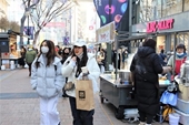 Chính phủ Hàn Quốc tiếp tục nới lỏng quy định đeo khẩu trang