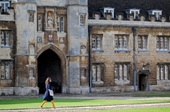 Sinh viên ĐH hàng đầu ở Anh cân nhắc bỏ học, vì sao