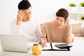 Buộc chồng phải ghi sổ nợ, viết giấy vay khi mượn tiền vợ