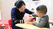 Có người đàn bà nào không muốn sống như đóa hoa