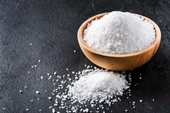 Không chỉ đường, ăn nhiều muối cũng làm bạn tăng cân