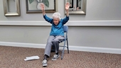 Cụ bà 102 tuổi vẫn đều đặn lên lớp dạy thể dục