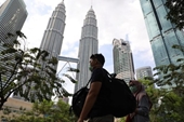 Ngày càng nhiều người lao động ở Malaysia lo mất việc làm