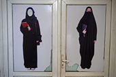Học sinh và giáo viên nữ ở Taliban bị cấm đến trường