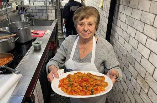 Thực đơn nhà hàng được nấu bởi những người bà khắp nơi trên thế giới