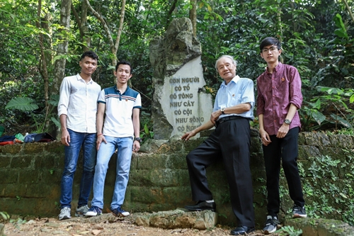 Lưu học sinh Lào, Campuchia hào hứng nghe bố mẹ Việt kể chuyện Vua Hùng