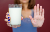 Nguyên nhân khiến nhiều người đau bụng khi uống sữa