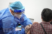 Trung Quốc tiếp tục theo dõi và tăng cường tiêm chủng ngừa COVID-19