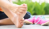 Dấu hiệu bất thường trên ngón chân cảnh báo sức khỏe gặp nguy hiểm