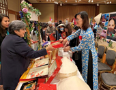Hội Phụ nữ của Đại sứ quán Việt Nam dự hội chợ từ thiện tại Nhật Bản