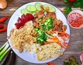 Cơm tấm Việt Nam Một trong 10 món ăn từ gạo ngon nhất thế giới