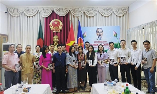 Người Việt tại Bangladesh kỷ niệm ngày sinh Chủ tịch Hồ Chí Minh