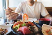 Tại sao người Nhật ăn cá sống mỗi ngày mà không sợ bị nhiễm ký sinh trùng