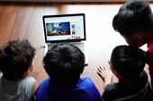 Bác sĩ Mỹ cảnh báo tác hại của mạng xã hội đối với sự phát triển não bộ trẻ em