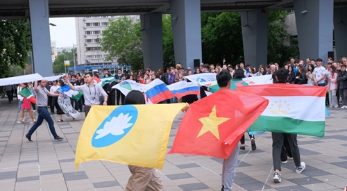 Màn nhảy flashmob Bống bống bang bang vui nhộn của Việt Nam khai mạc Ngày hội sinh viên quốc tế tại Nga