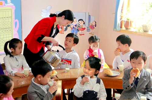 Triều Tiên Nhà nước đảm bảo cung cấp sữa miễn phí cho tất cả trẻ em