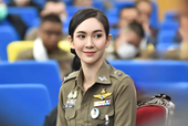 Ca sĩ, hoa hậu Thái Lan được thăng hàm đại úy