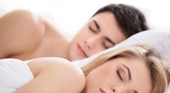 Chuyên gia tiết lộ Ngủ chung bạn đời sẽ giúp say giấc hơn