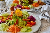 5 công thức salad mùa hè thanh mát và giàu dinh dưỡng
