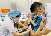 Vắc xin tay chân miệng sắp cấp phép tại Việt Nam hiệu quả ra sao