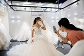 Người trẻ Trung Quốc không còn sức để nghĩ tới hôn nhân