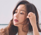Vật bất ly thân giúp Kim Hee Sun ở tuổi 46 làn da vẫn căng bóng, ít lão hóa