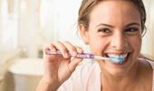 Đánh răng trước khi đi ngủ giúp phòng ngừa bệnh tim mạch
