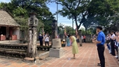 Trại hè Việt Nam 2023 Dâng hương tưởng niệm các bậc tiên đế tại Cố đô Hoa Lư, tỉnh Ninh Bình