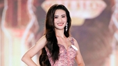 Vẻ đẹp ngọt ngào và thời trang nữ tính của Ý Nhi - tân Hoa hậu Thế giới Việt Nam 2023