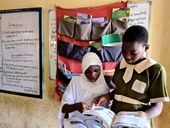 Thư viện treo cho học sinh nghèo ở Nigeria