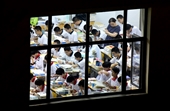 Học sinh Trung Quốc được luyện thành những cỗ máy thi cử từ cấp II