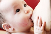 Phòng chống suy dinh dưỡng cho trẻ bằng sữa mẹ
