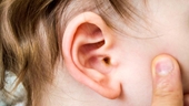 4 lưu ý để phòng tránh thủng màng nhĩ khi lấy ráy tai cho trẻ