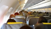 Tại sao hành khách không được phép xuống máy bay khi delay trên đường băng