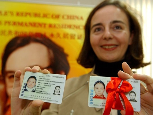 Trung Quốc phát hành thẻ cư trú dành cho người nước ngoài mẫu mới