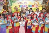 Tết Trung Thu ấm áp cho các em thiếu nhi Việt Nam tại Lào